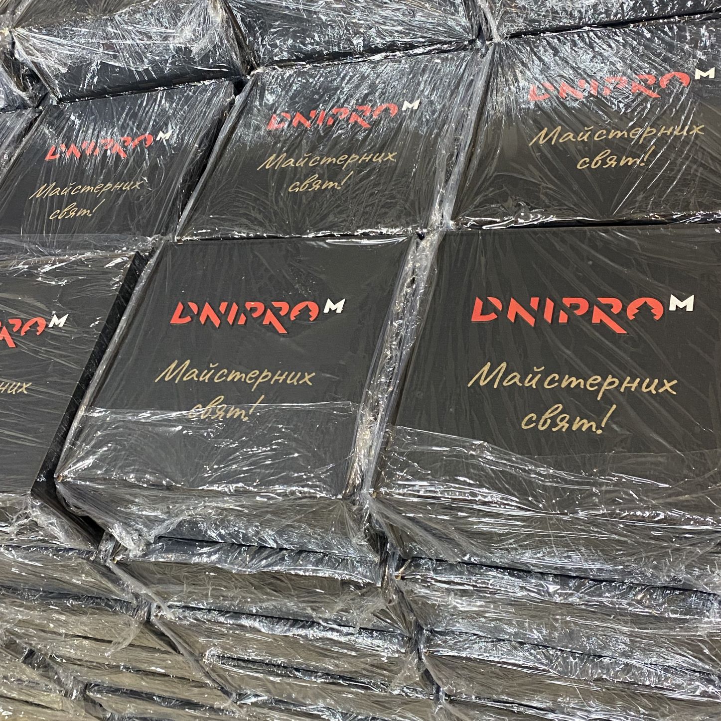 Коробка з висувною кришкою, з кольоровим друком і логотипом, матеріал МДФ 30х30х10 см