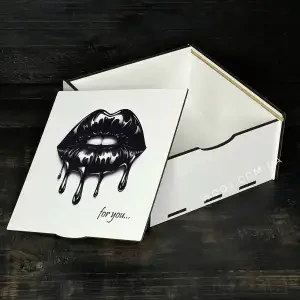 Бокс-пенал з дизайном "Black Kiss",біла 15х15х7 см