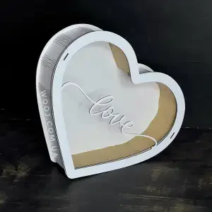 Бокс у формі серця "Love" з прозорою кришкою, білий 27х24х8см