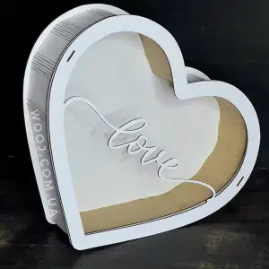 Бокс у формі серця "Love" з прозорою кришкою, білий 35х30х8 см