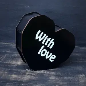 Бокс серце "With love" чорний 22х20х8 см
