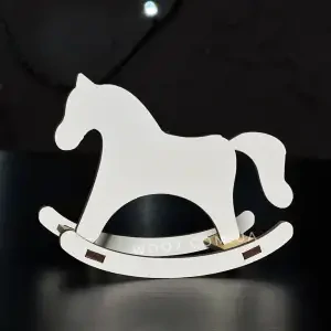 Іграшка на ялинку "Коник" білий, 10х8х4 см