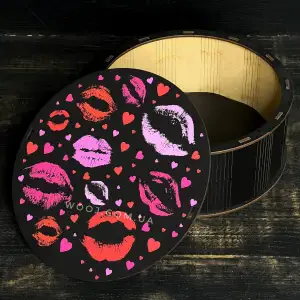 Бокс круглий, чорний "Kiss" 25х25х9 см