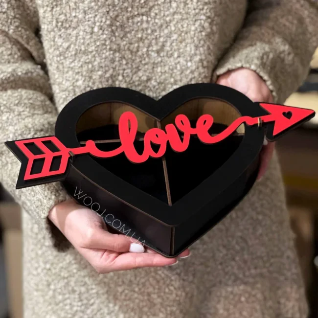 Бокс у формі серця з прозорою кришкою та перегородками "Love", чорний 22х20х5см-0