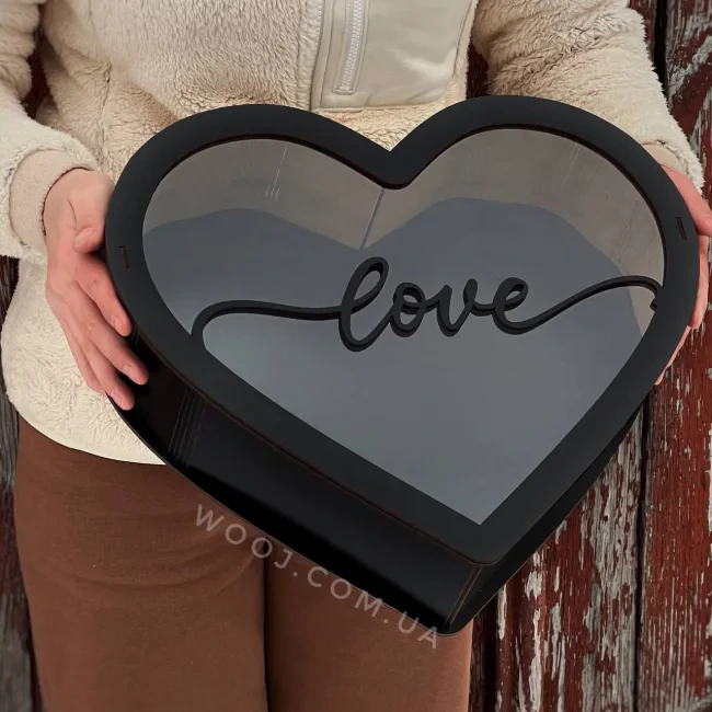 Бокс у формі серця "Love" з прозорою кришкою, чорний 27х24х8см