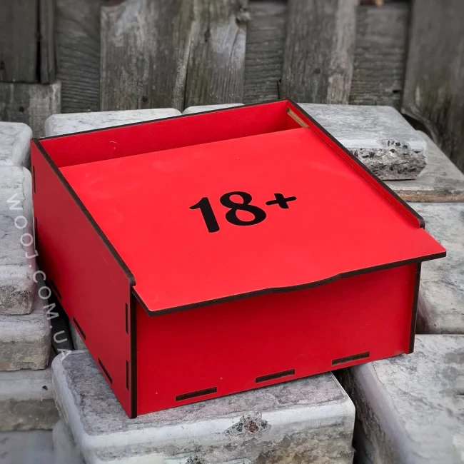 Пенал червоний "18+" 15х15х7 см